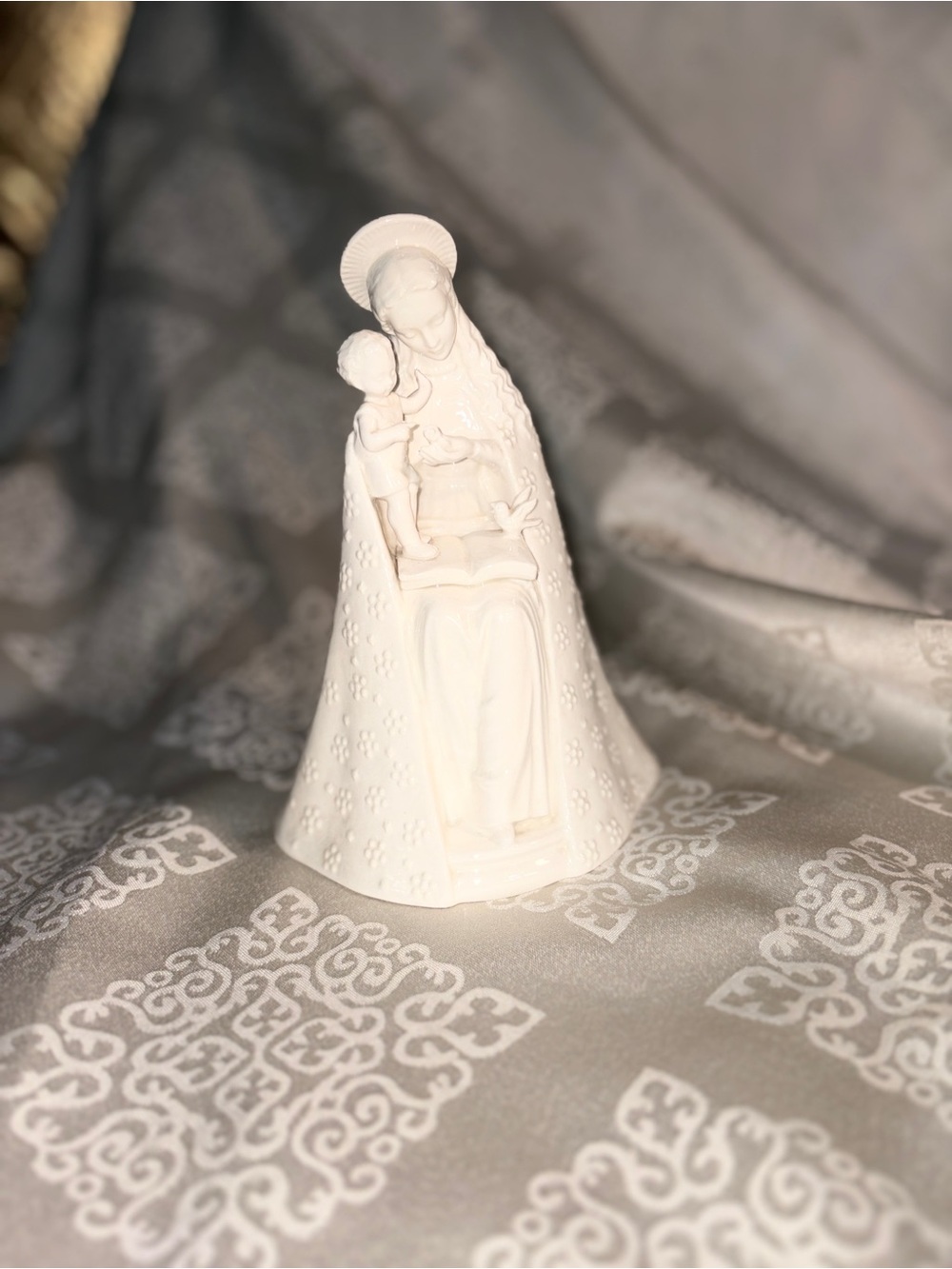 M.I. Hummel Flower Madonna Figurine | Goebel Porcelain | Madonna & Child - Picture 15 of 17